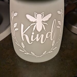 Scentsy Kind Bee Warmer